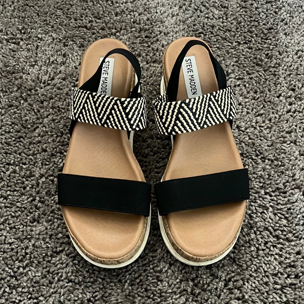 Steve Madden platform sandals🖤
